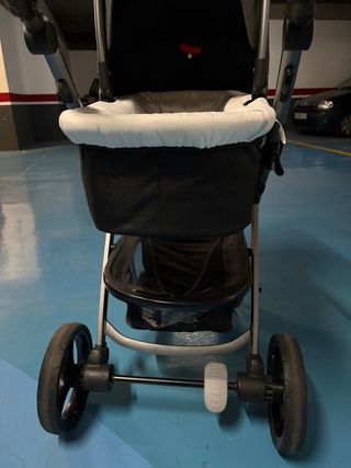 Carrito de bebé gris