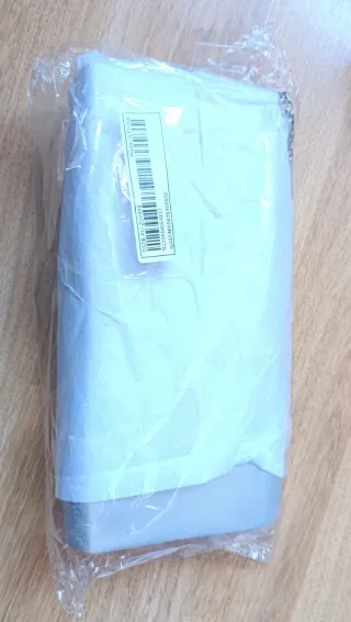 Zapatos y bolso de fiesta plateados