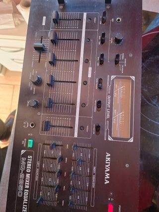 Mesa de Mezclas Akiyama MQ-2350