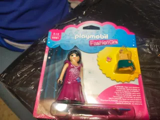 Lote de juguetes: Playmobil, coche y botella