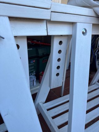 Caballetes de madera blancos