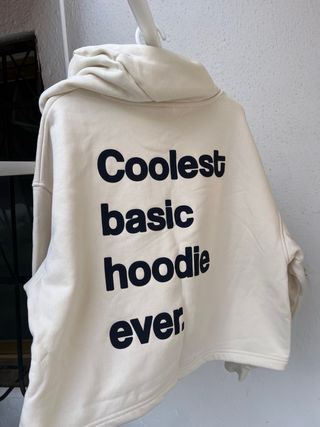 Sudadera beige con estampado