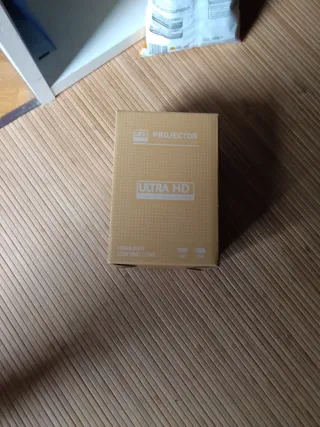 Proyector LED Ultra HD Dorado