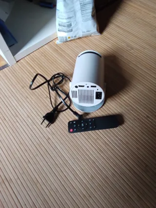 Proyector LED Ultra HD Dorado