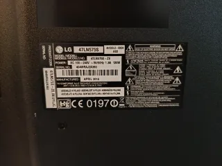 Televisor Negro y Marrón