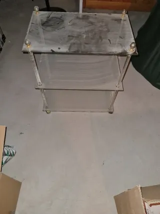 Mesa auxiliar cristal y plástico