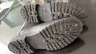 Botines de piel tipo chelsea. T38