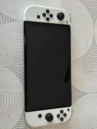 Nintendo Switch OLED + Super Mario Bros Wonder.