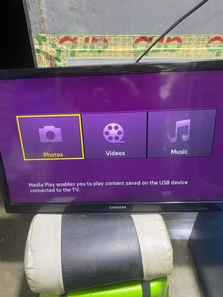 Samsung TV 24 Negra no tiene el pie