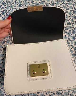 Borsetta Vinbagge bianca con tracolla oro