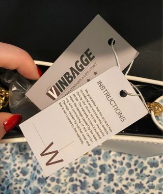 Borsetta Vinbagge bianca con tracolla oro