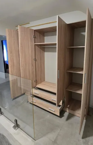 Armarios de madera con cajones