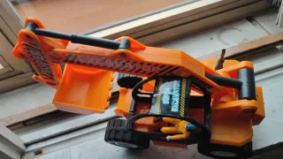 Escavatore giocattolo giallo