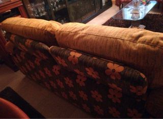 Sofá tela naranja y marrón