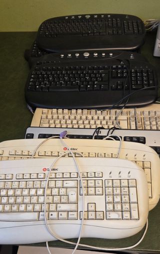 8 Teclados Ordenador: 4 Inalámbricos y 4 USB