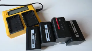 Cámara Profesional Panasonic AG-DVX200 Roja