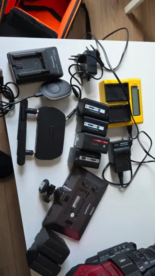 Cámara Profesional Panasonic AG-DVX200 Roja