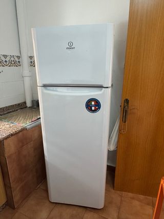 Nevera Indesit blanca Recoger zona Puzol