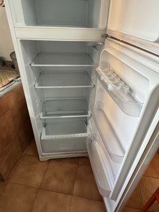 Nevera Indesit blanca Recoger zona Puzol