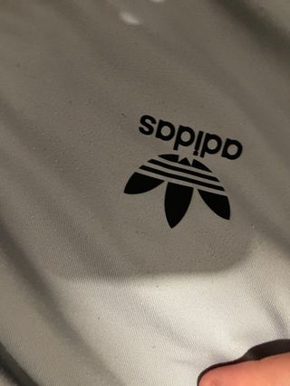 Sudadera Adidas con capucha gris