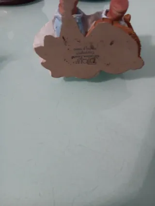 Figura niña con oso de peluche