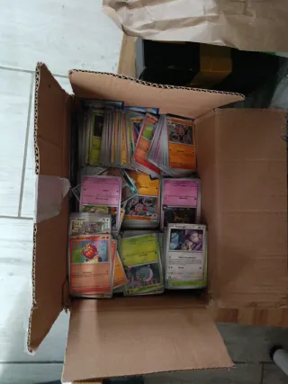 Lotto 100 carte Pokemon diverse