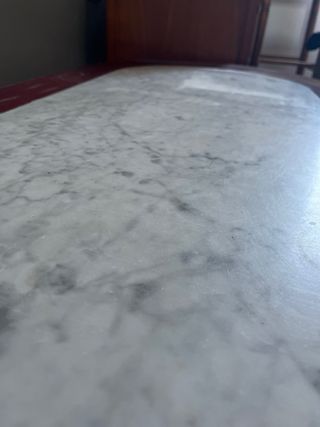 Mesa antigua de madera maciza con mármol – vintage