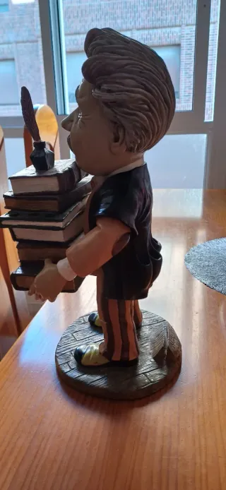 Estatua Albert Einstein Peter Mook Disney