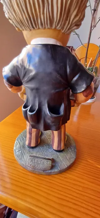 Estatua Albert Einstein Peter Mook Disney