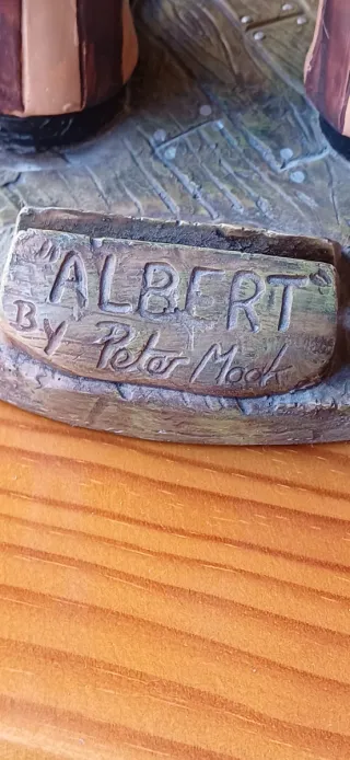 Estatua Albert Einstein Peter Mook Disney