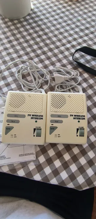 Se venden dos intercomunicadores inalámbricos FM.