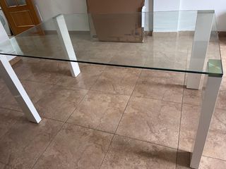 Mesa comedor cristal patas blancas modena