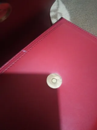 Bolso y guantes rojos sin estrenar