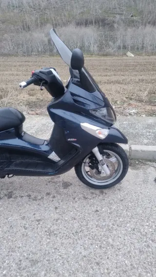 Piaggio X Evo 400cc Maxi Scooter con 16000 kilómet