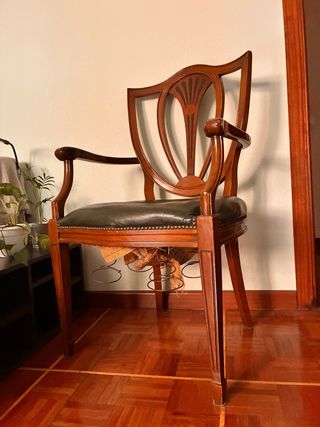 Silla clásica vintage de madera y cuero