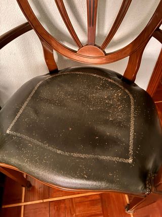 Silla clásica vintage de madera y cuero