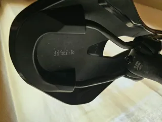 Sillín Fi'zi:k de carbono vento