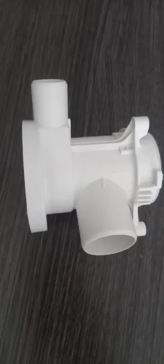Pieza lavadora blanca .Para donde la bomba