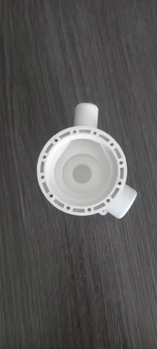 Pieza lavadora blanca .Para donde la bomba