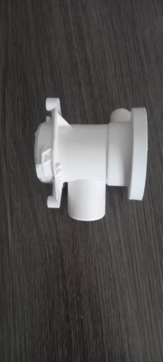 Pieza lavadora blanca .Para donde la bomba