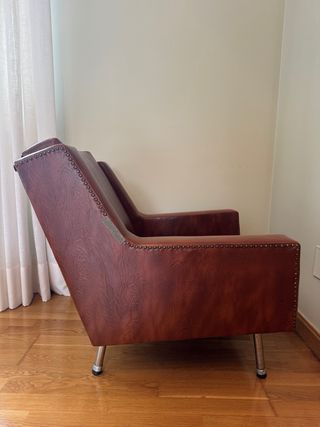 Butaca de piel sintética marrón