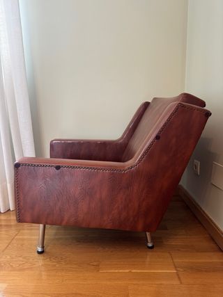 Butaca de piel sintética marrón