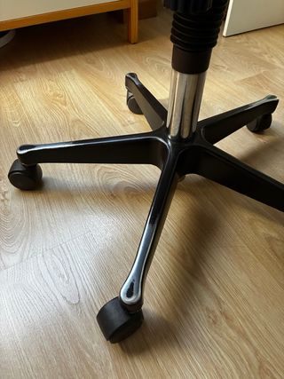 Silla de escritorio marrón regulable