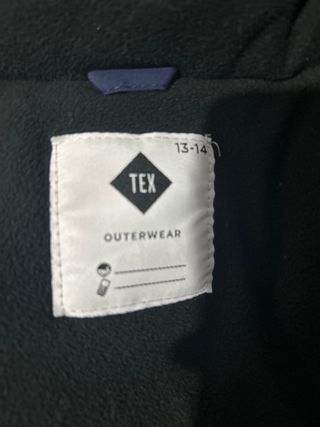 Chaqueta azul con capucha