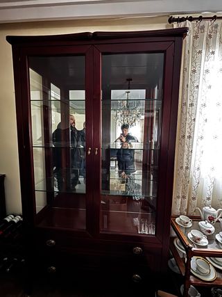 Vitrina de madera y cristal Precio “NEGOCIABLE”