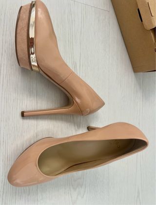 Zapatos a estrenar de tacón Mango beige talla 38