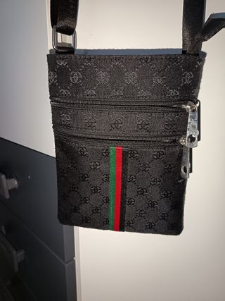 Riñonera Gucci Negra con Rayas