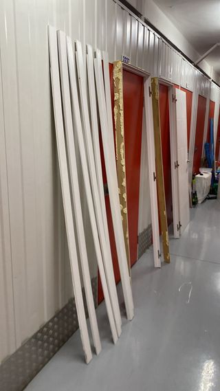 Puertas blancas con marcos