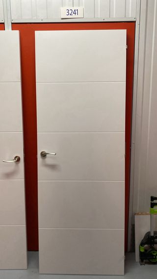 Puertas blancas con marcos