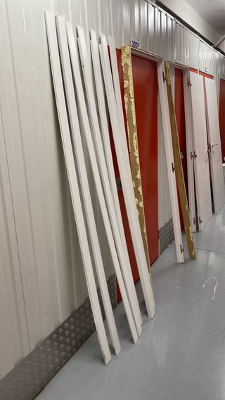 Puertas blancas con marcos